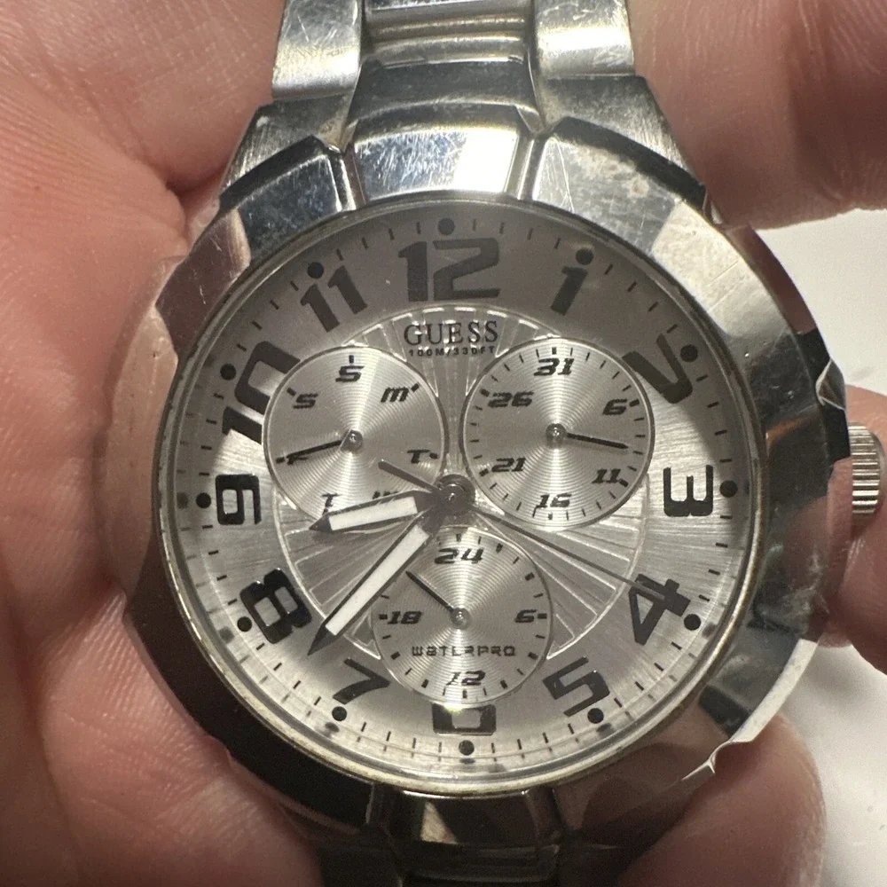 GUESS WATERPRO Water Resistance 100m/330ft Men's‎ Watch Preowned